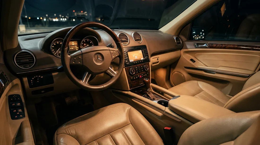 Intérieur luxueux d'un Mercedes ML W164