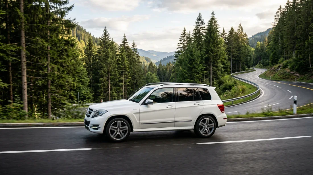Mercedes GLK Phase 2 AMG Line vue de profil sur route